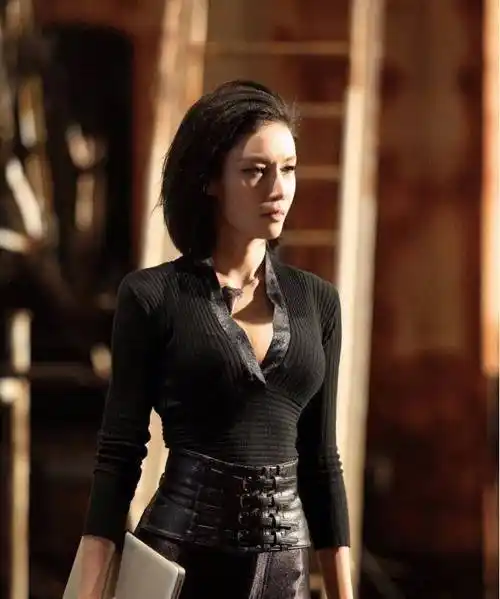 原创张蓝心身材好到女人都眼红不过这次因拍戏头部受创让人好心疼