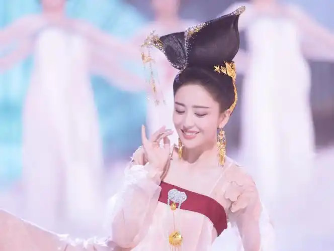 佟丽娅又美上热搜身披唐装跳芒种当世赵飞燕