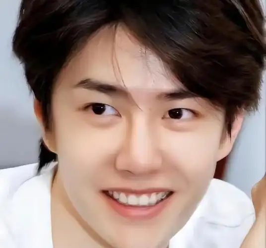 没办法,王一博最后只能选择了"卖腐"这条路.