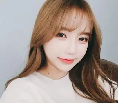 5款偏中分斜刘海发型:让女生更显气质