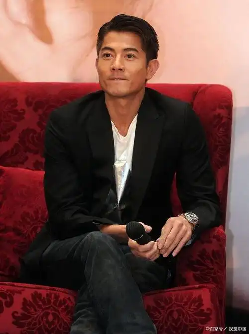 郭富城与岳母同框,虽只相差4岁,看上去甚至比他岳母还要年轻