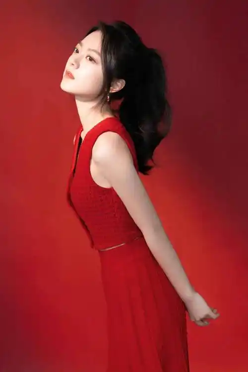 赵今麦时尚写真珍藏:五官标致,资色天然