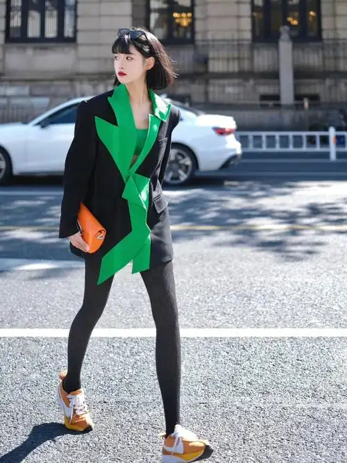 黑丝配黑西装绝了女明星日常穿搭0873