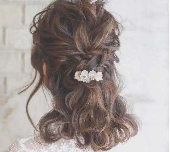 中长发这样扎才好看,扎出慵懒时尚的造型,你学会了吗!