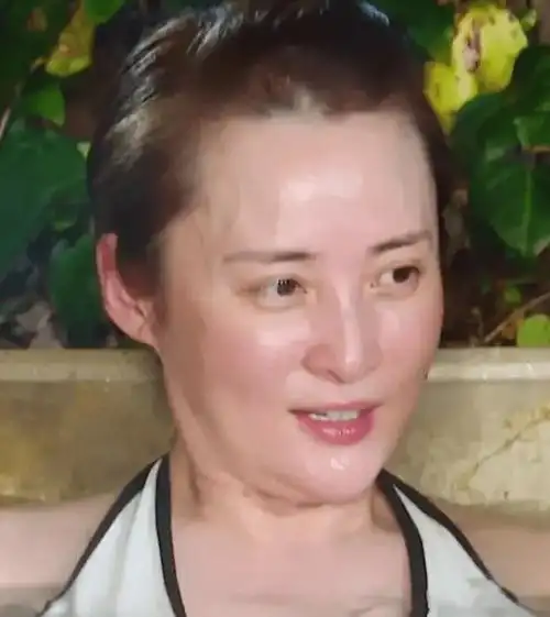 蒋勤勤真实素颜公开,43岁老阿姨模样公开,平常生活没镜子吗_形象_身材