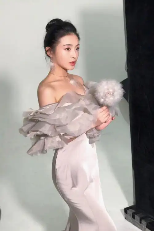 31岁张含韵,从110斤到94斤,身材仍如少女,晒晒她平时都吃些啥