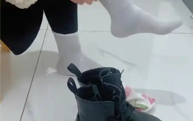 靴子真的热!袜子都汗湿了!酸!