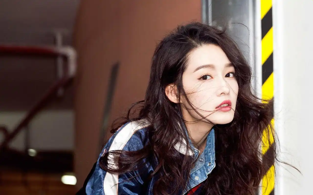 李沁潮范时尚街拍图片桌面壁纸