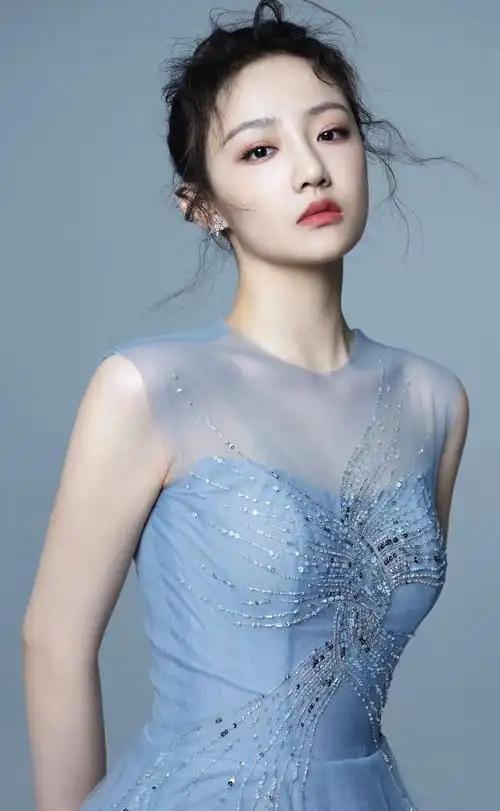 吴佳怡高清淡雅写真时尚俏丽