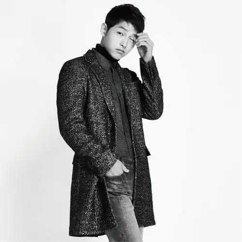 每日帅照放送 黑白宋仲基的极致诱惑