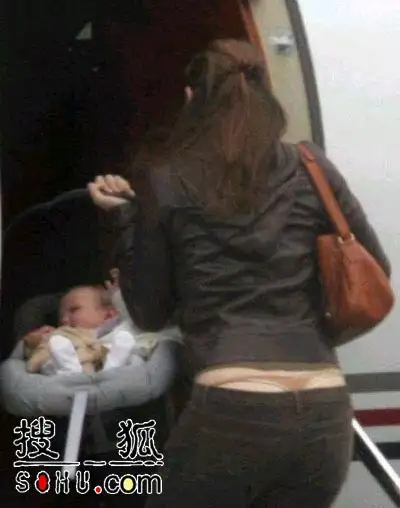 詹妮弗加纳走光秀底裤漂亮妈妈没变性感本色