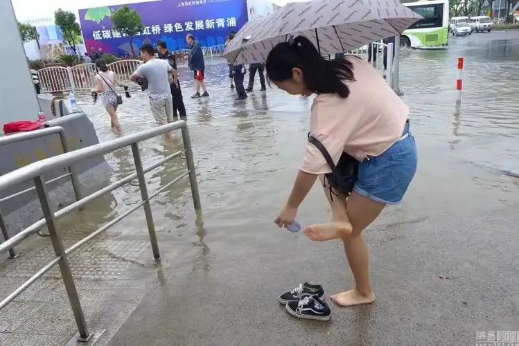 下大雨了上海改叫下海了