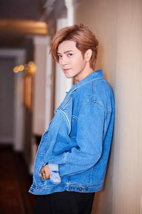 小猪罗志祥走廊自拍