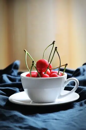清新文艺好看的樱桃手机壁纸