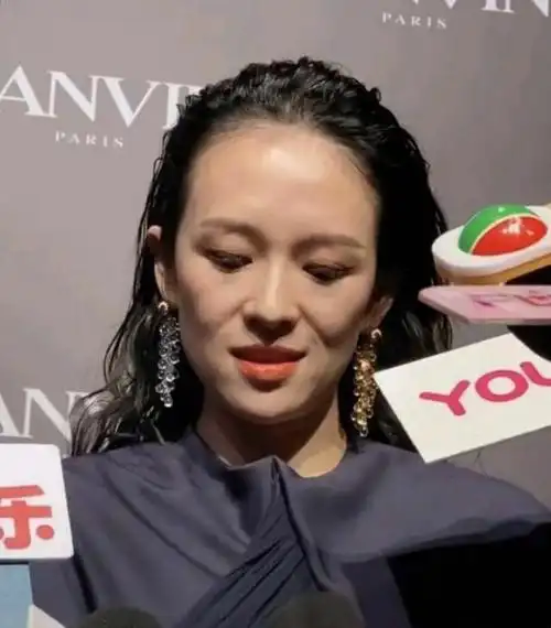 章子怡近照生图突然老了干巴瘦像小老太颜值在大花里垫底