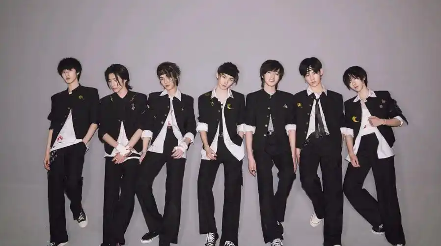 不愧是时代少年团出品名字霸气嗓音澄澈曲调悦耳