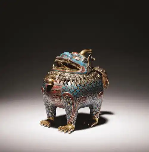 清乾隆 铜鎏金掐丝珐琅甪端