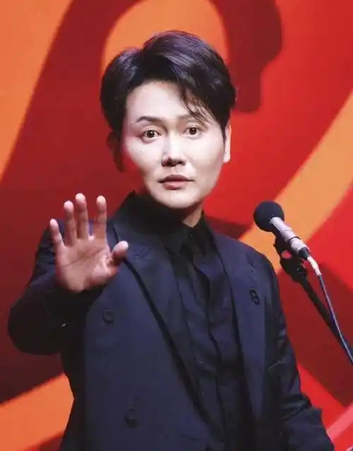 拿七队来说,孟鹤堂的七队,被大家称作神仙七队.