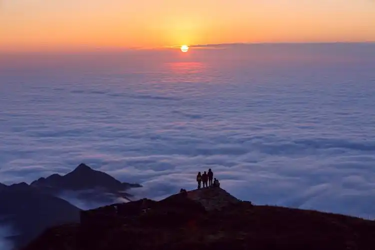 没事就喜欢爬武功山,日出日落是赏心悦目的.