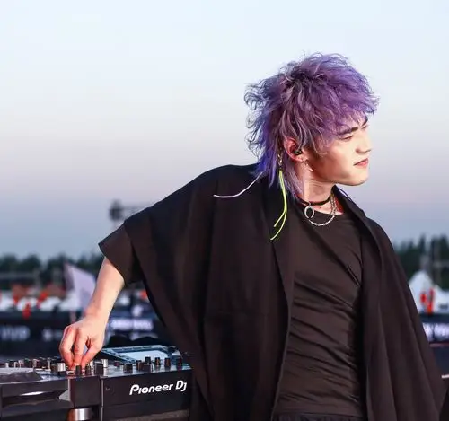 太一连登流行电子音乐节 独特原创舞台魅力势不可挡