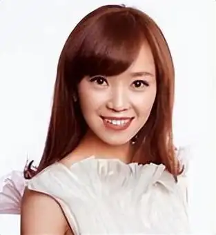 美女歌手云朵个人资料 著名歌手云朵照片 - 歌词译