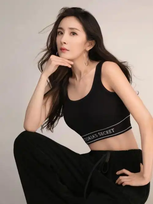 杨幂隆胸前后照片-镇魂小说网