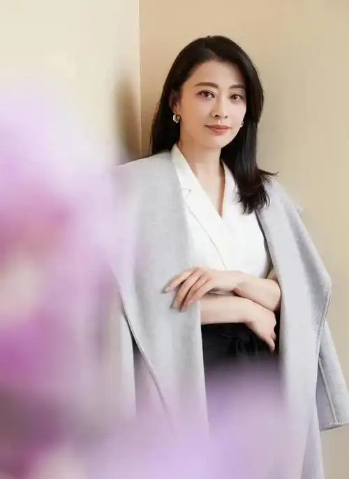 演员梅婷:再婚嫁摄影师,如今一家四口其乐融融