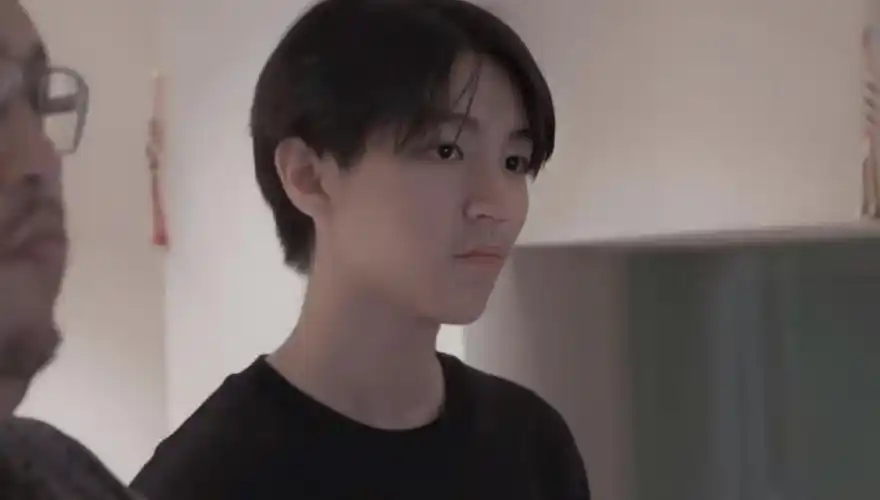 王俊凯素颜录新歌忘记刮胡子胡茬泛滥慵懒又性感