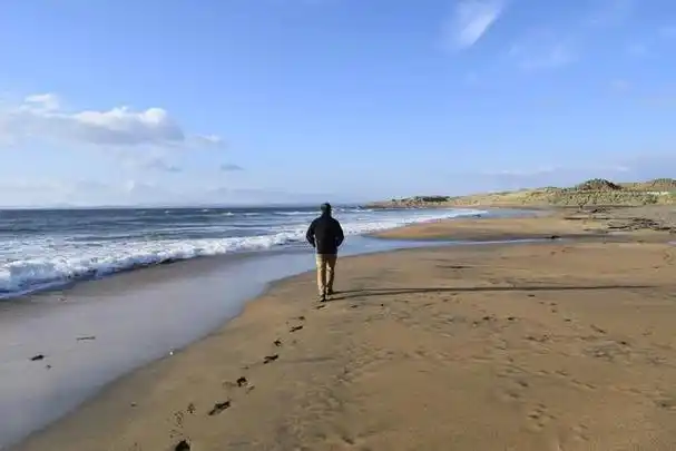 人到中年不诉沧桑不露锋芒不减锐气
