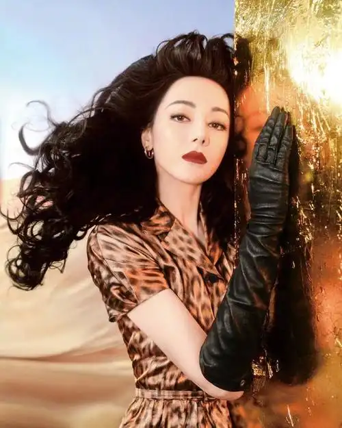 我们小迪就是最美建模脸! 67迪丽热巴《时尚芭莎》八月刊大片来了!