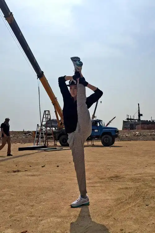 《长城》曝景甜特训花絮 饰演女将军