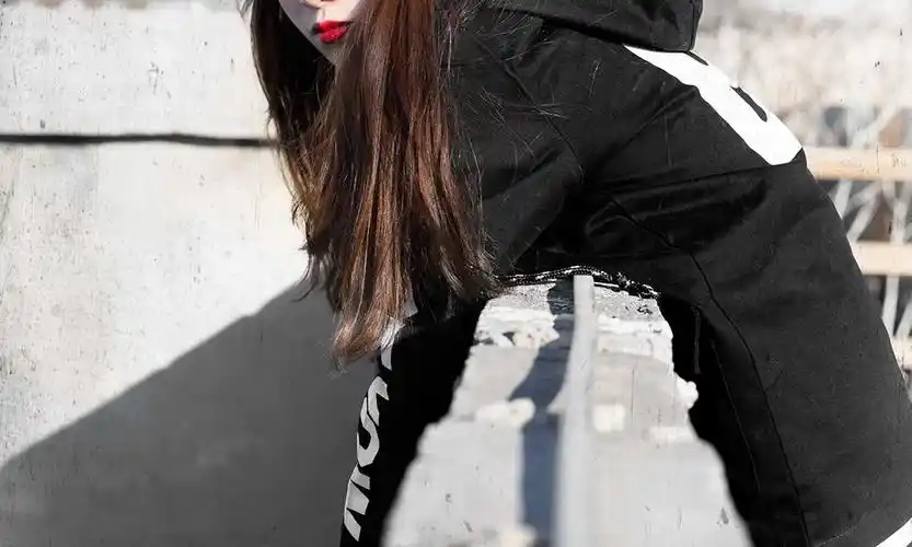 北京模特 想拍些不一样的题材,高冷黑暗的,或者是比较有氛围的.