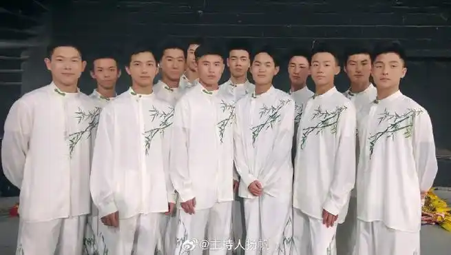 再就业男团春晚最后一次联排##檀健次龙年春晚最后一次联排##春晚