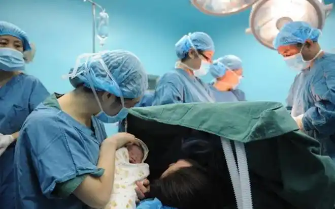 女性剖腹产生孩子牢记这四个护理要点对身体恢复更有好处