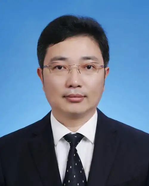 张少华同志简历