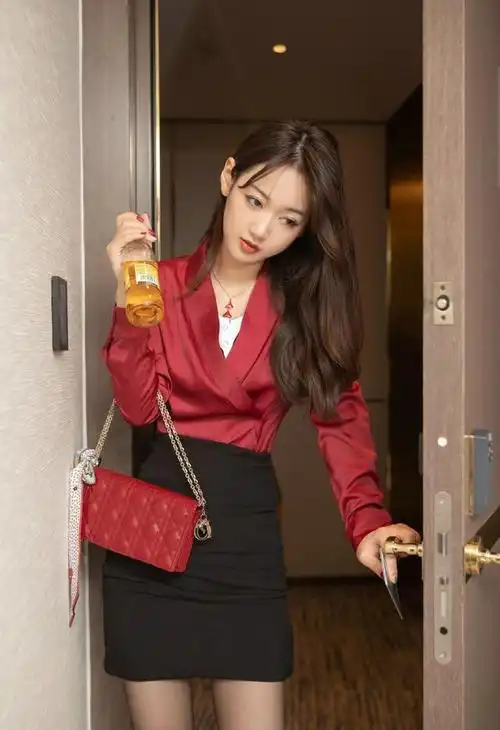 唐安琪微醺的小姐姐摄影评测与赏析