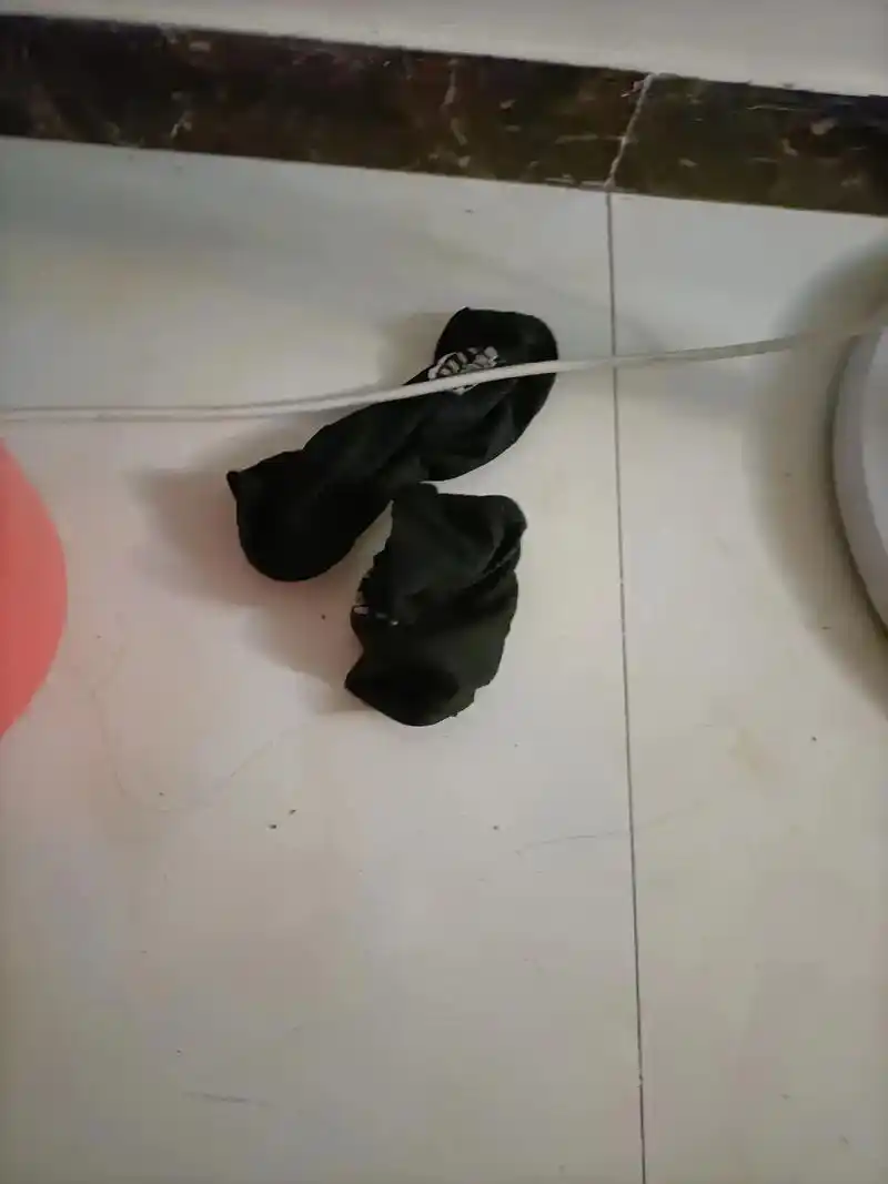我老公的日常,袜子从来都是哪脱哪扔,换下来的衣服随手放,空烟 - 抖音