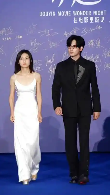 张子枫胡先煦演夫妻