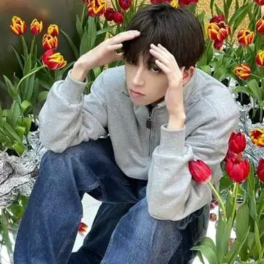 最酷潮流的ins全身蹲着男生头像 好看个性的真人男生微信头像_男生