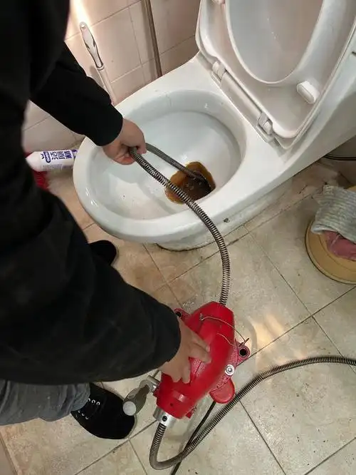 东湖通厕所疏通马桶师傅(一分钟快速疏通马桶)