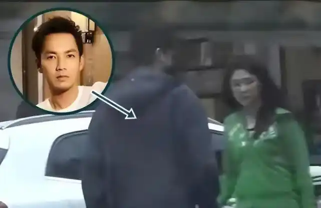 钟汉良隐婚妻子疑露面!长发披肩身材高挑,男神还贴心为其打伞