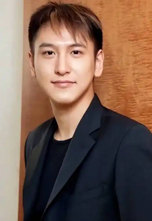 汤臣少主汤珈铖18岁做霸总身家百亿39未婚成父母心病