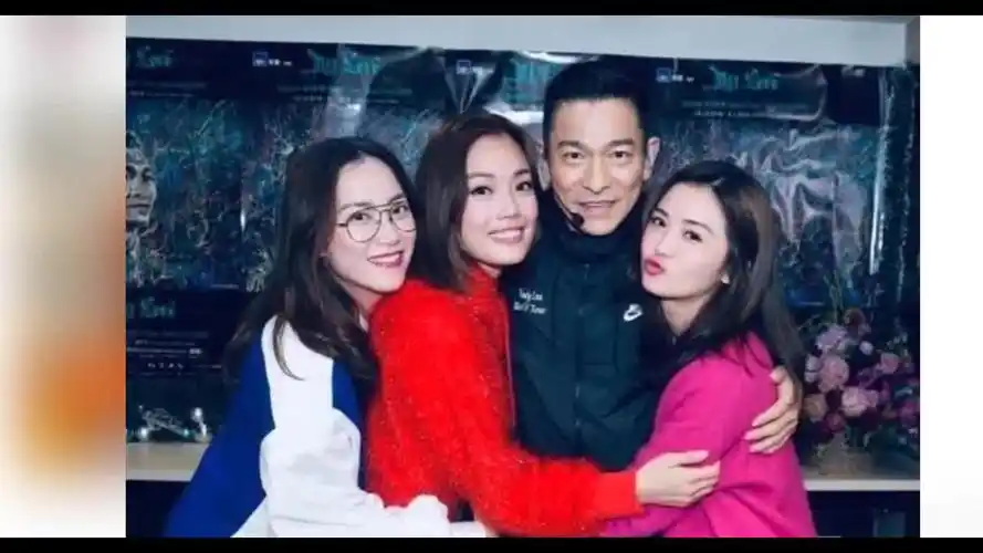 追星成功 蔡卓妍晒与四大天王合照感慨终于集齐_超清