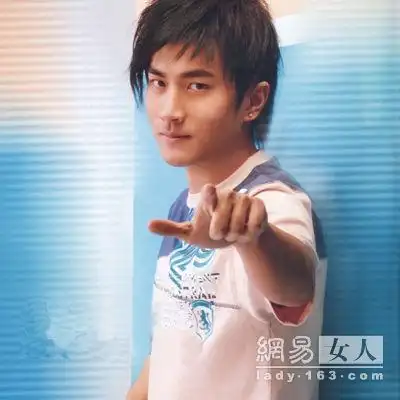 "威幂恋"惹人羡 看刘恺威潮男发型蜕变