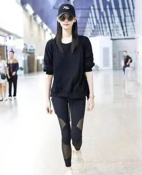 今年流行的"瑜伽裤"才是最火的,时尚又百搭!_运动_风格_李溪芮