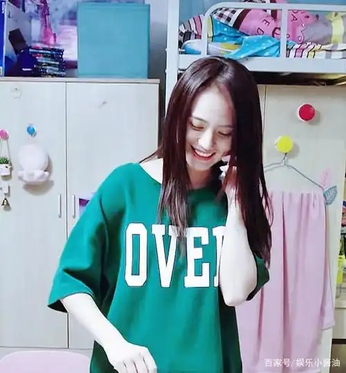 《亲爱的热爱的》"孙亚亚"服饰盘点,每件都好清纯,学生范尽显