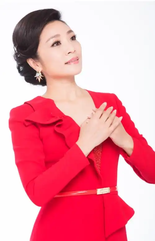 与好友即兴弹唱诞生佳作 李丹阳讲述歌声背后永恒的雷锋精神_腾讯新闻