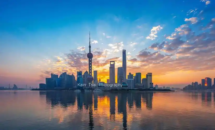 高楼林立的陆家嘴,不仅是上海的城市风景,也是中国经济的象征_外滩