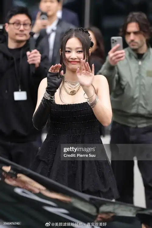 jennie仪态