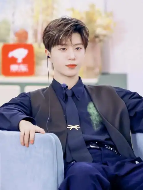 野性坐姿范丞丞